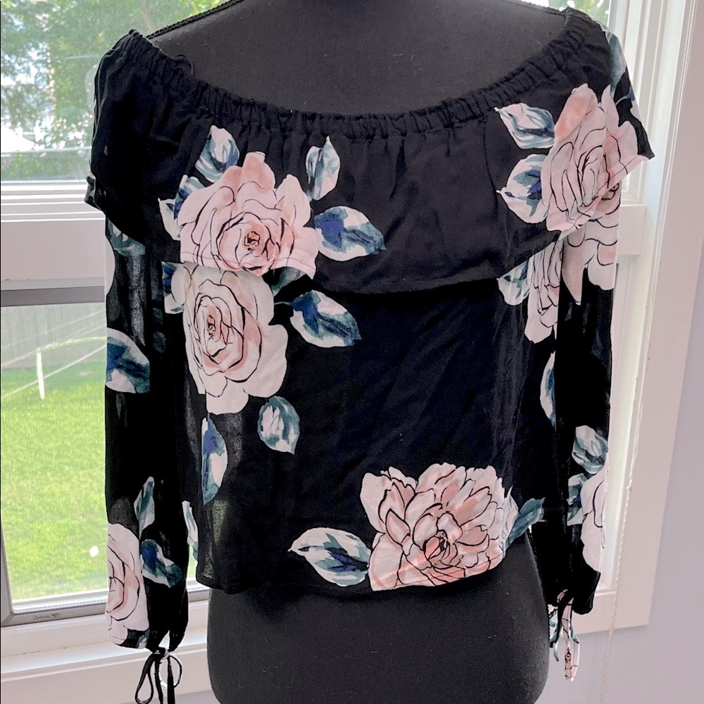 Kendall & Kylie Black Floral Off-Shoulder Blouse M